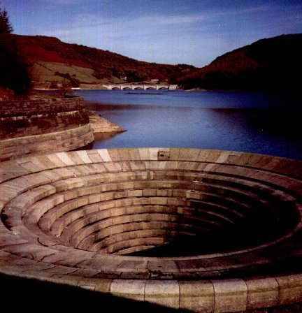 ladybower_overflow.jpg (45220 bytes)