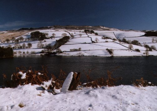 ladybower_snow.jpg (38278 bytes)