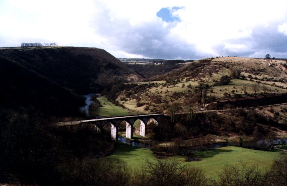 monsal_head_viaduct.jpg (40684 bytes)